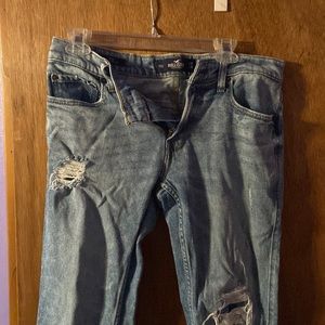 Hollister, light wash, ripped, skinny jeans, size 31x32.